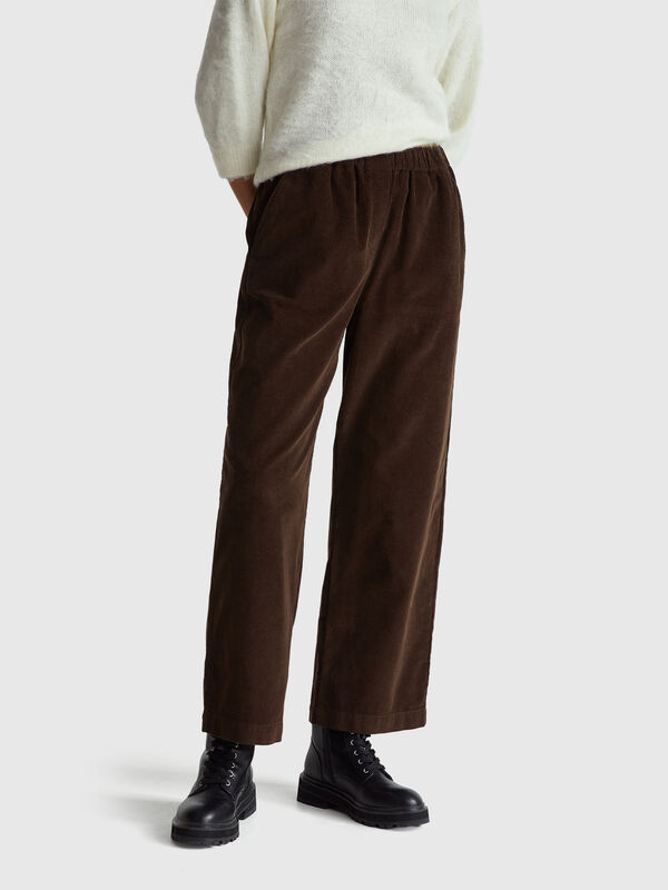 Pantaloni ampi in velluto Pantaloni ampi in velluto Donna