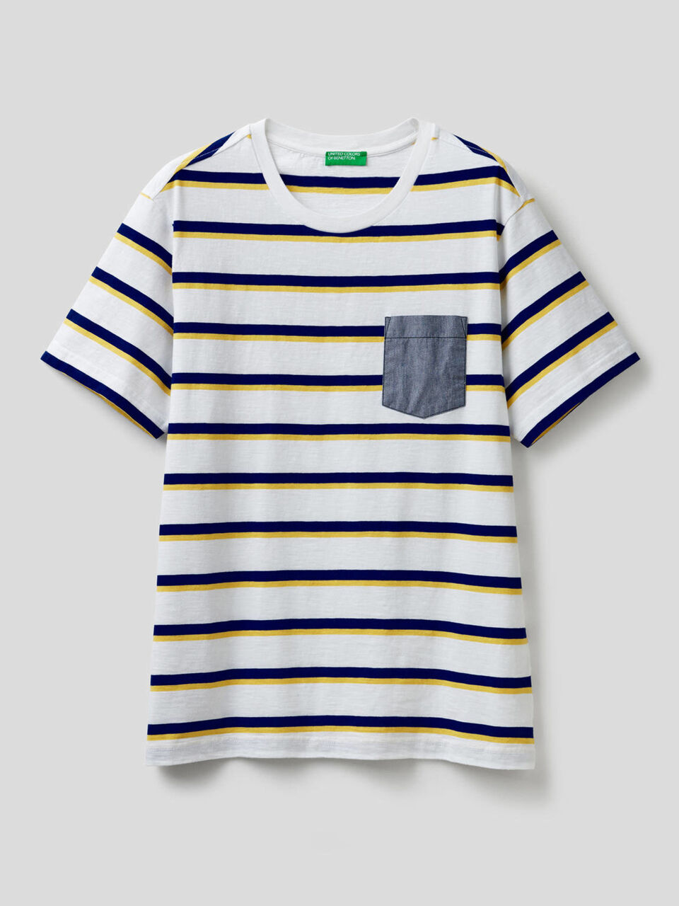Gestreiftes T-Shirt mit Tasche im Kontrast image number 1