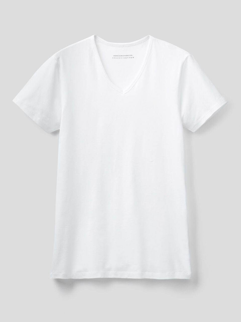 Basic-T-Shirt mit V-Ausschnitt image number 1