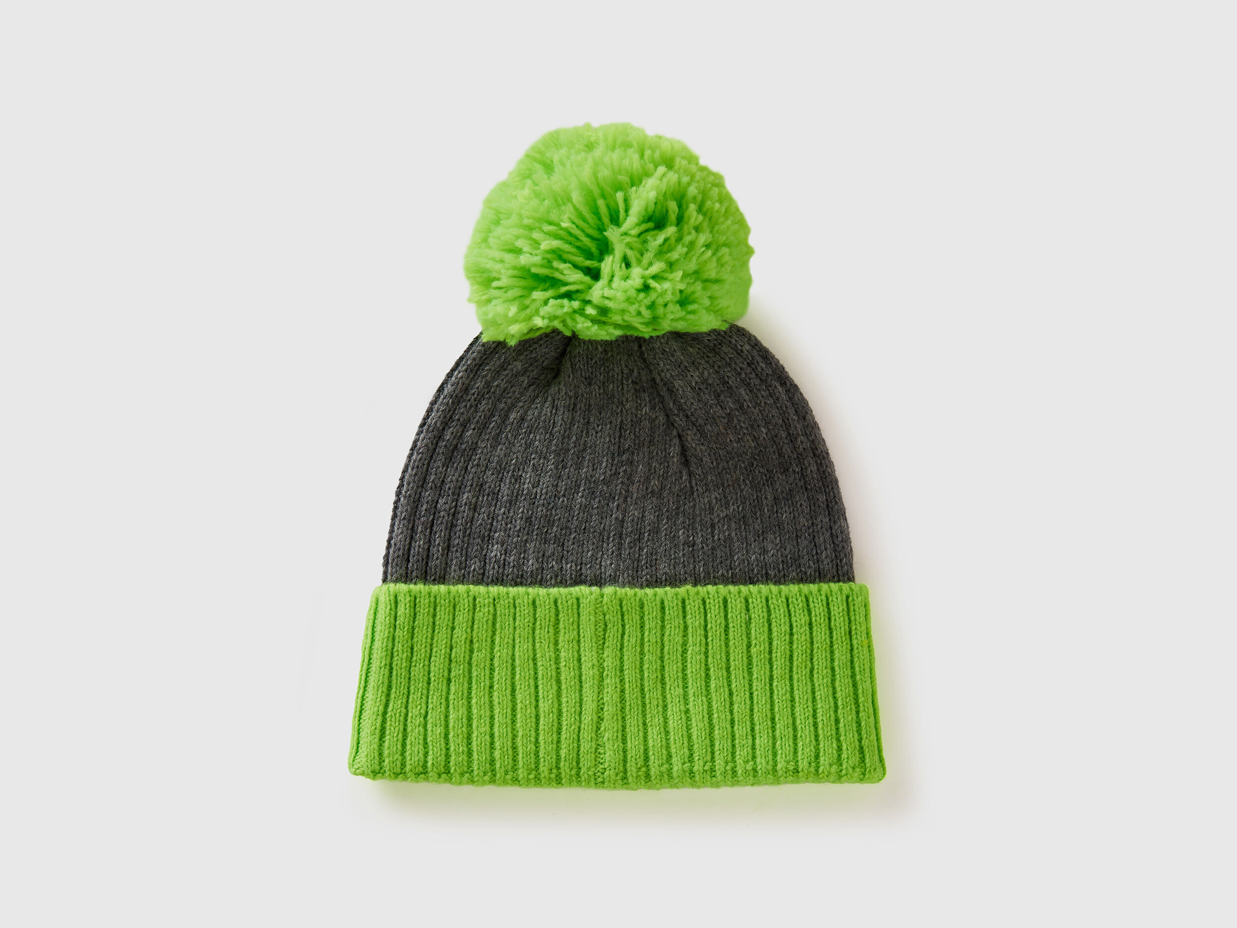 Hat with neon green details Neon Green Benetton