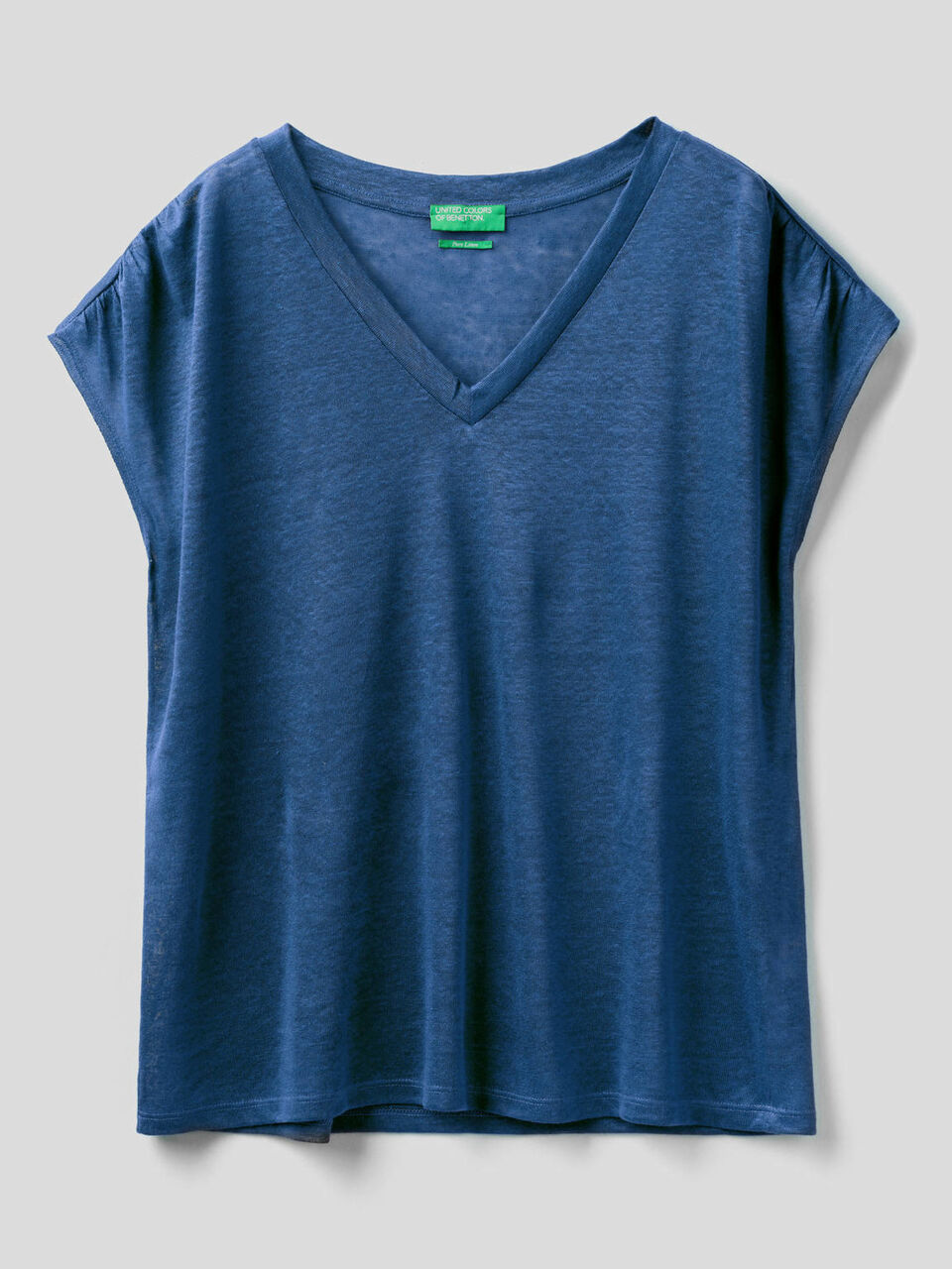 Top with V-neck in pure linen image number 1
