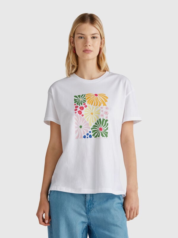 T-shirt regular con stampa fiori Donna