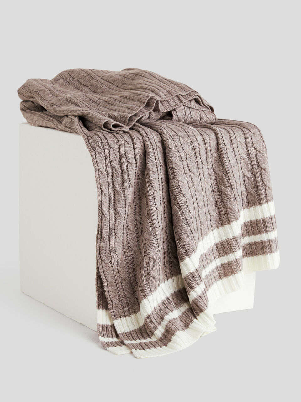 Cable knit cover image number 2