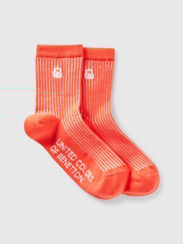 Orange gestreifte Socken