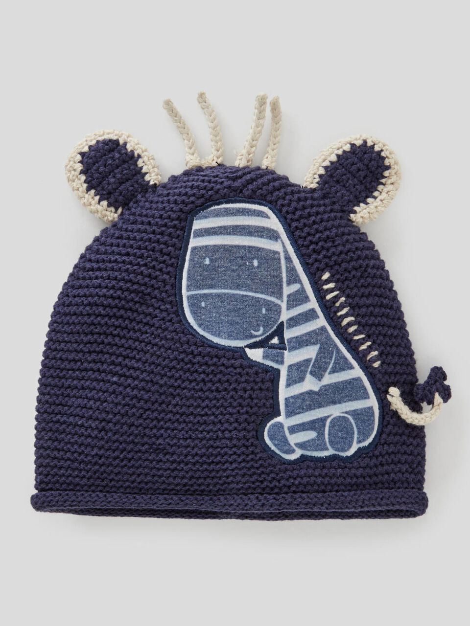 Tricot hat with applique image number 1