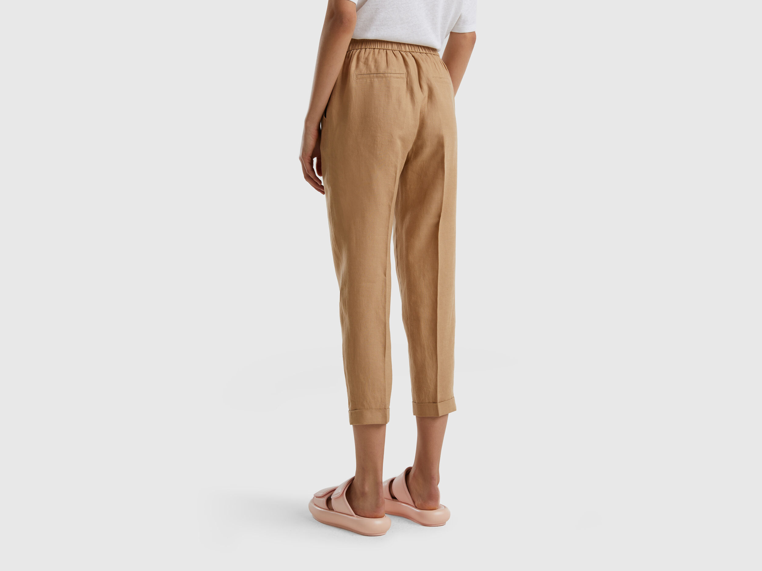 Pantaloni cropped in 100 lino Cammello Benetton