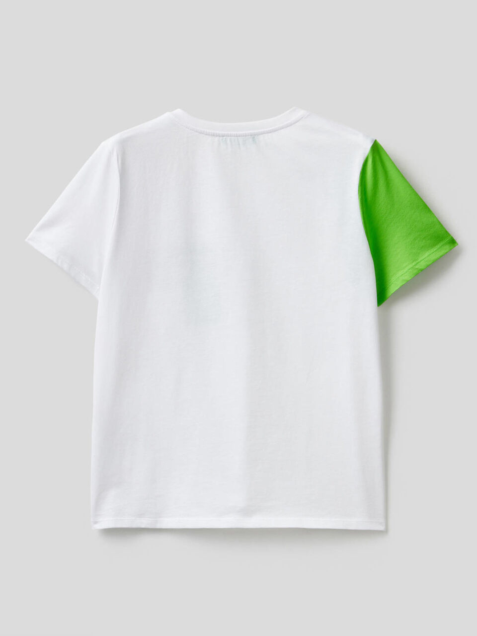 T-shirt with pocket and clashing sleeve image number 2