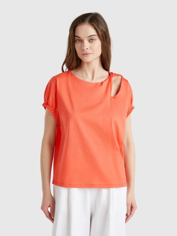 Maglietta con nodo e cut out Donna