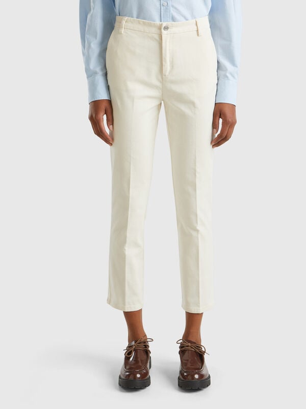 Pantalon chino en velours extensible Femme