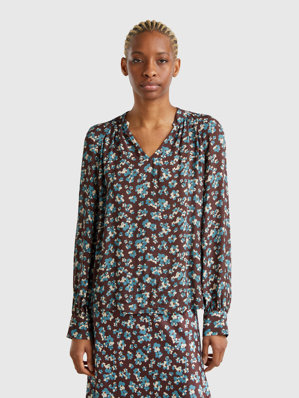 Flowy flowery blouse Women