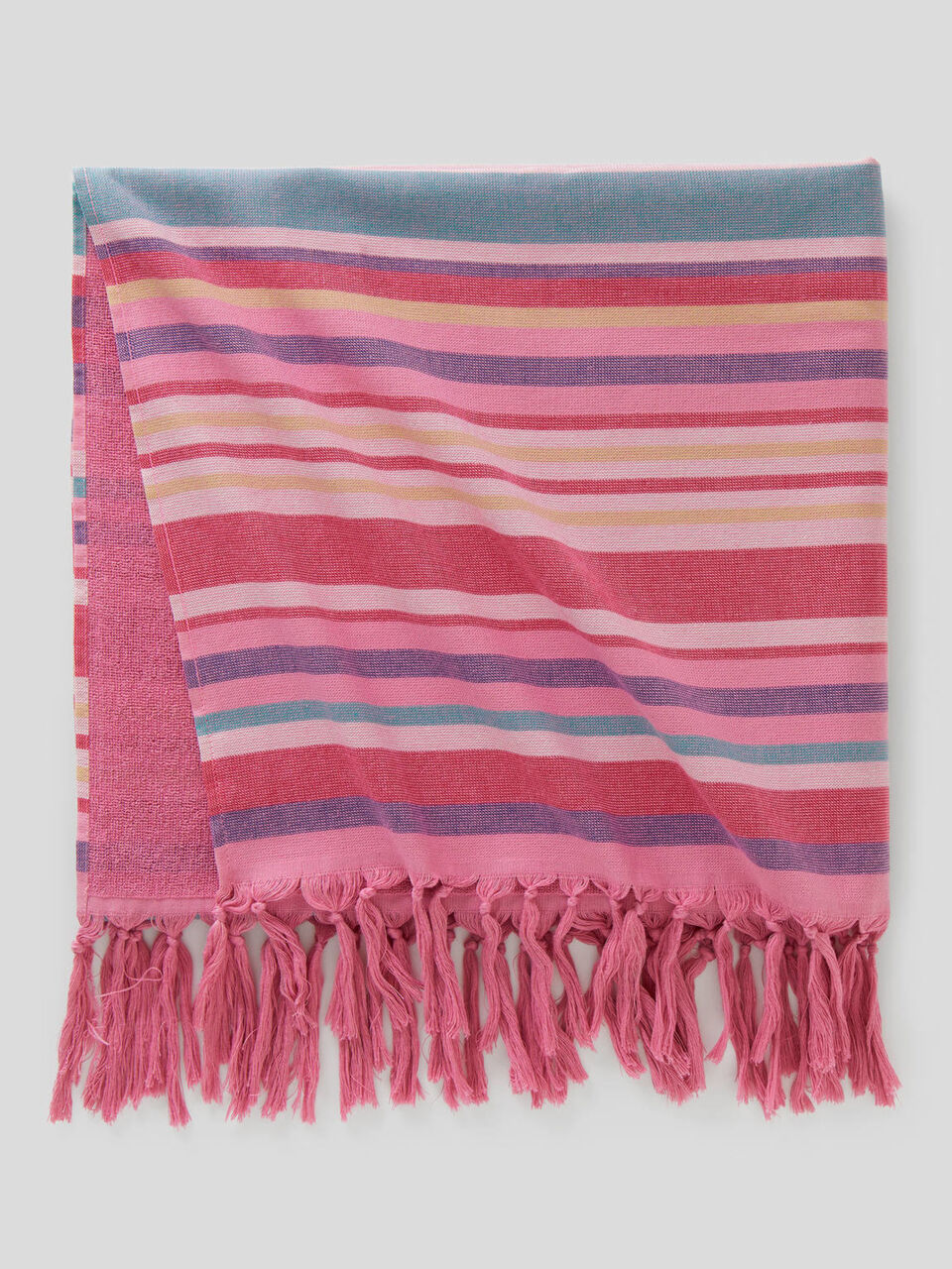 Lightweight striped beach towel image number 1