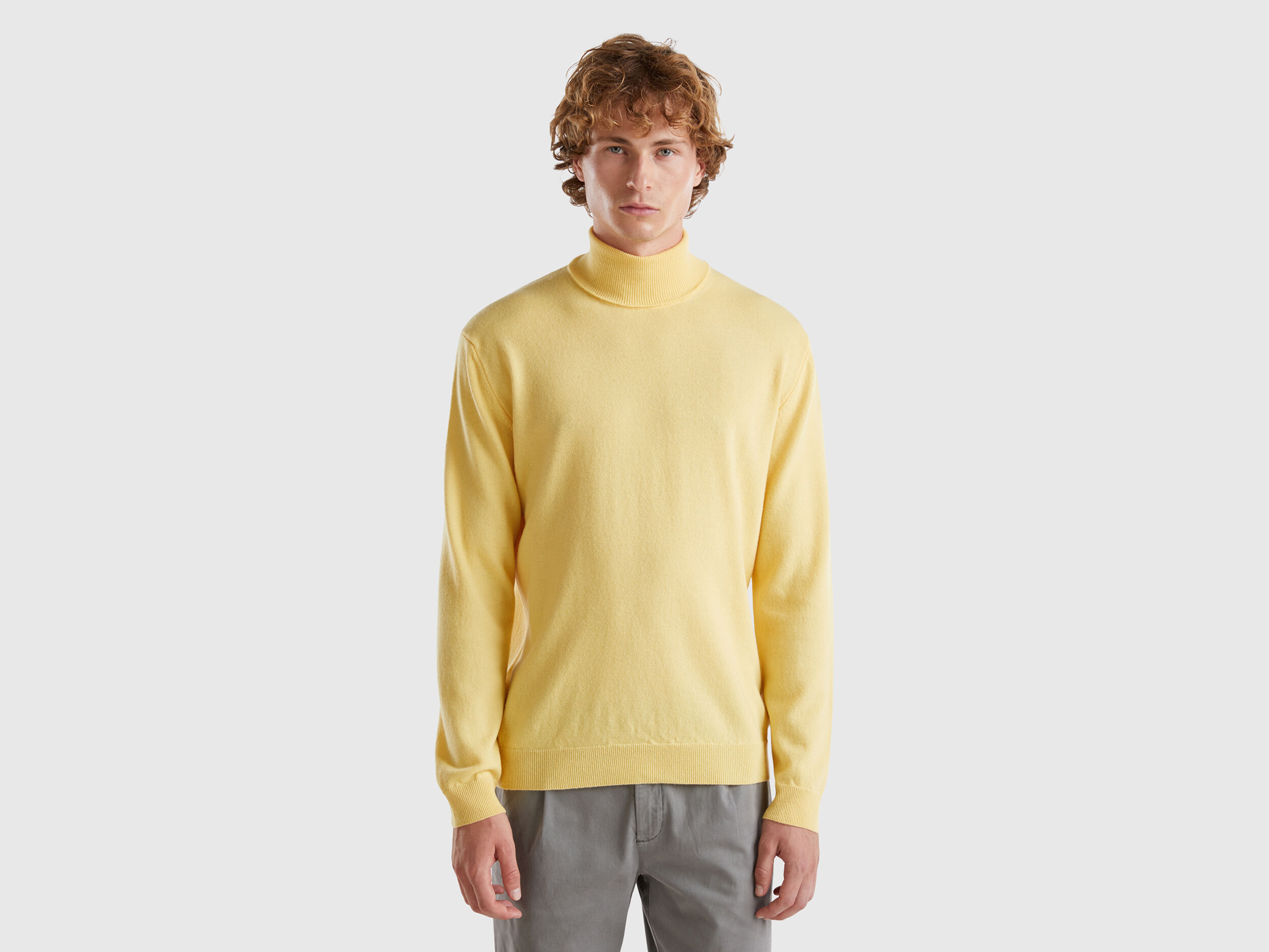 Yellow sweater turtleneck 2025