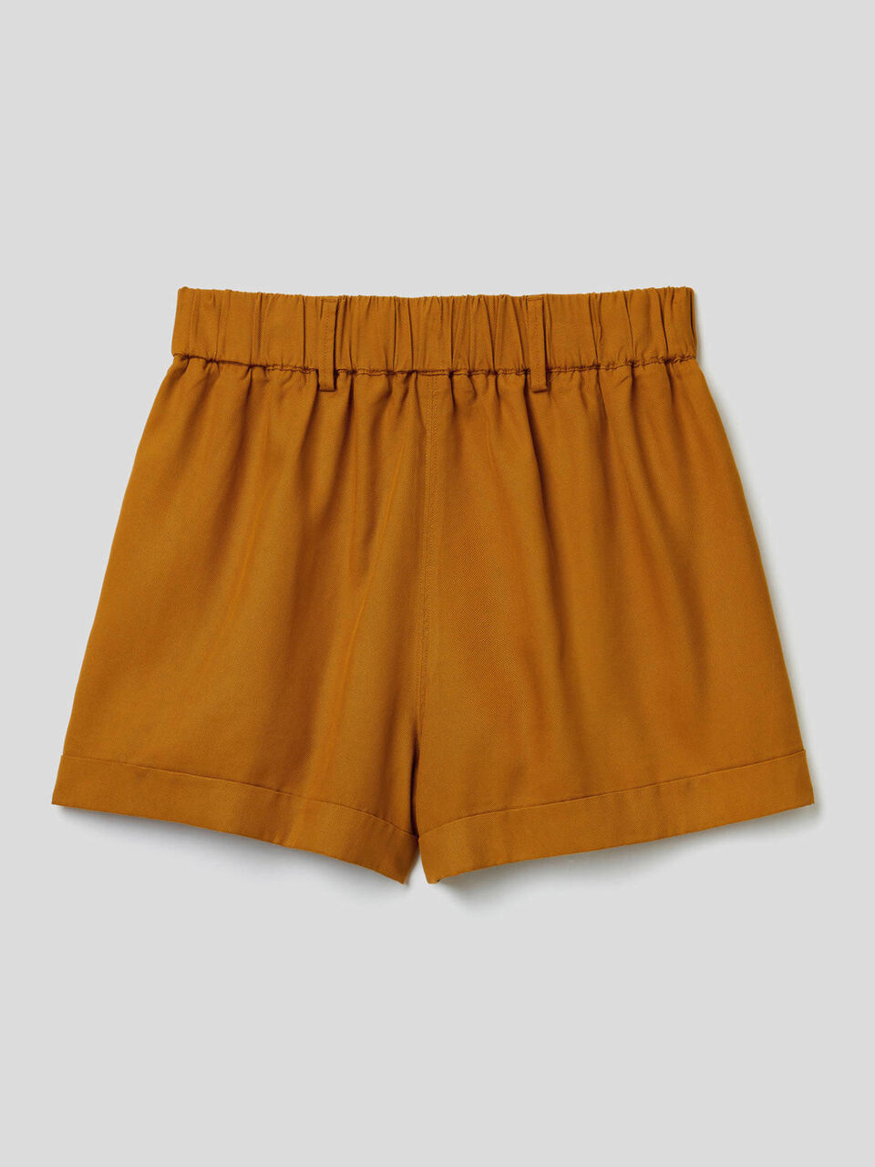 Solid color shorts with cuff image number 2