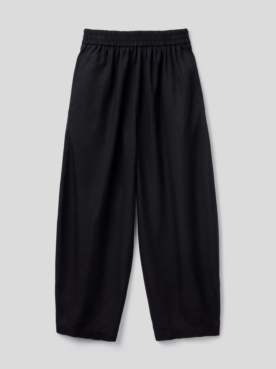 Fließende Hose mit Falten image number 2