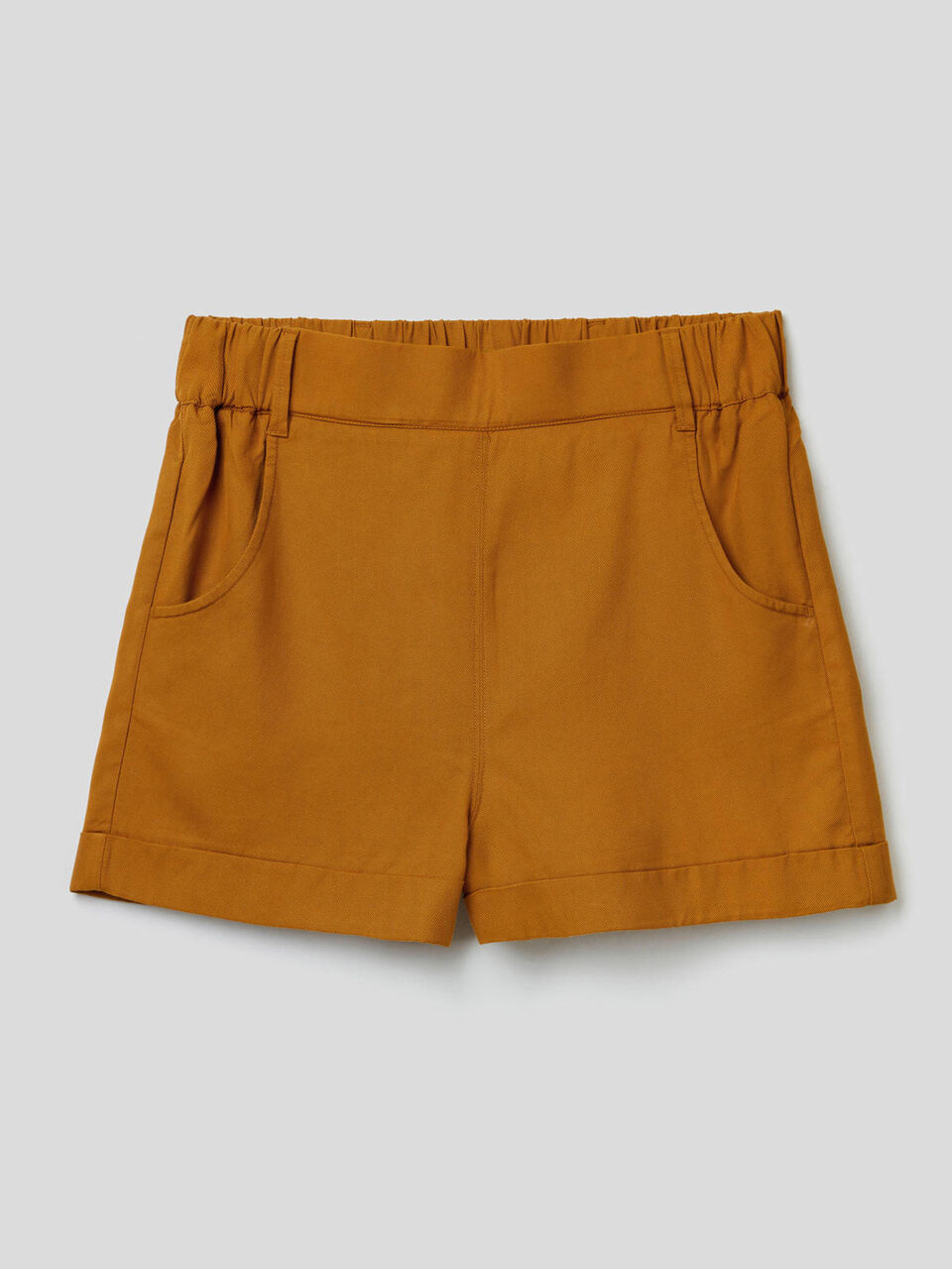 Solid color shorts with cuff image number 1