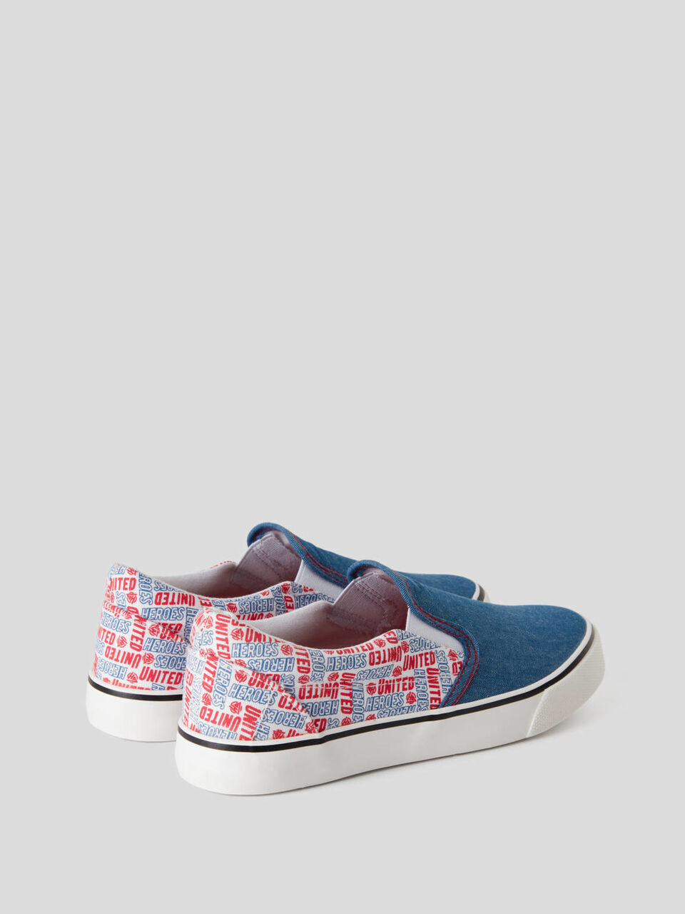 Sneakers style skater en tissu image number 2