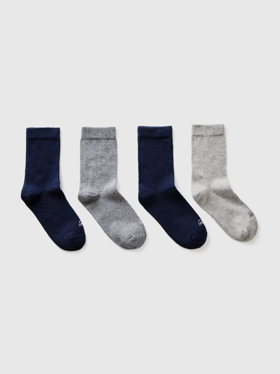 Quattro paia di calze grigie e blu