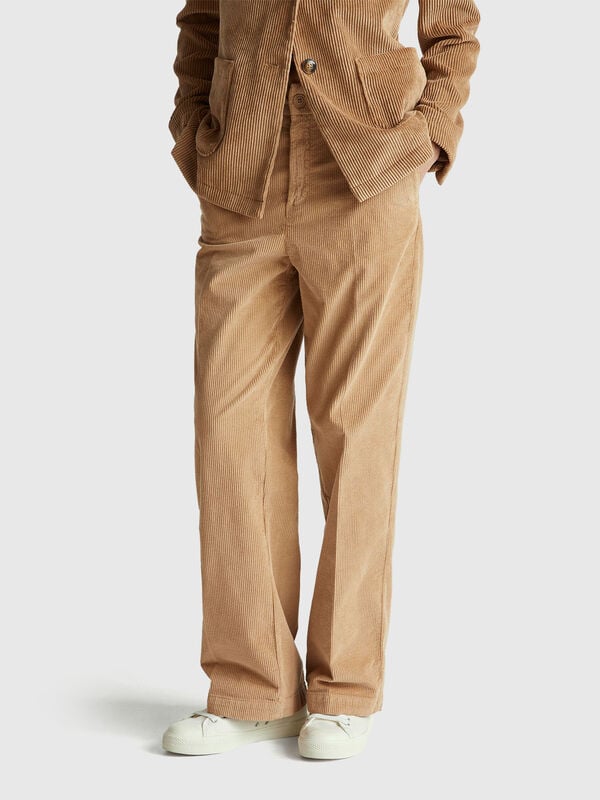 Pantaloni ampi in velluto Pantaloni ampi in velluto Donna