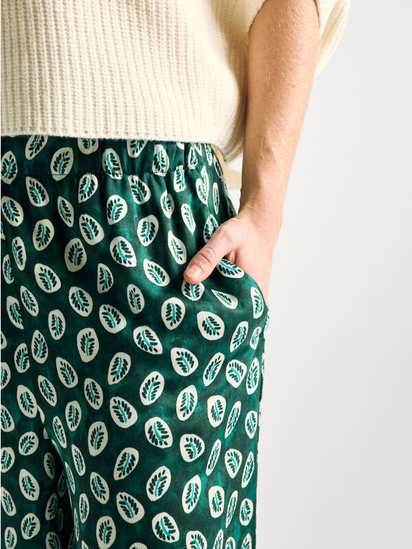 Fließende Hose mit Bandana-Print Damen