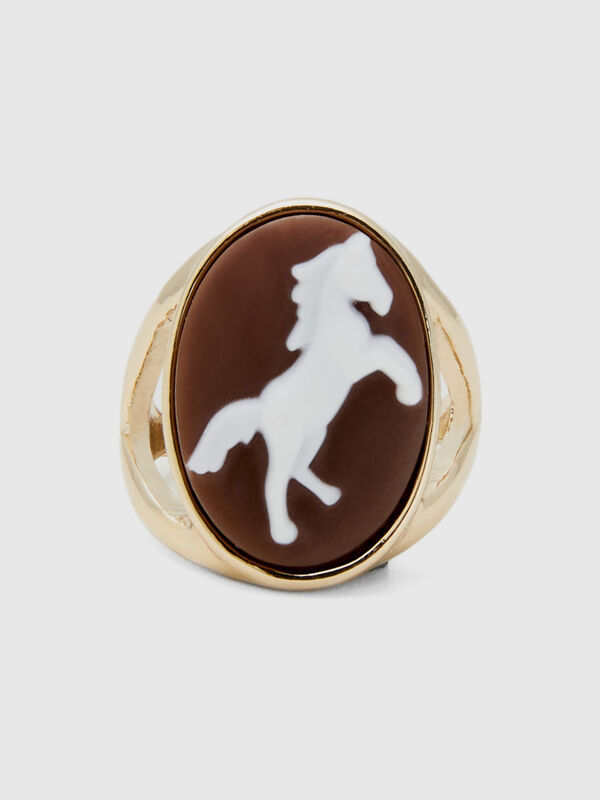 Brown ring with horse cameo Women
