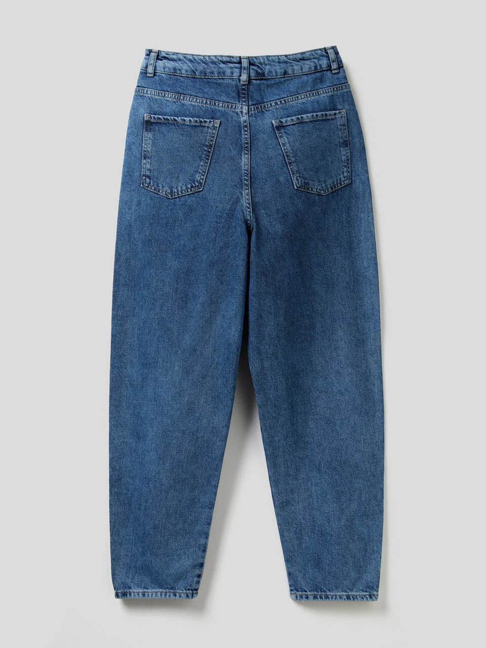 Jeans coupe carrot en denim 100% coton image number 2