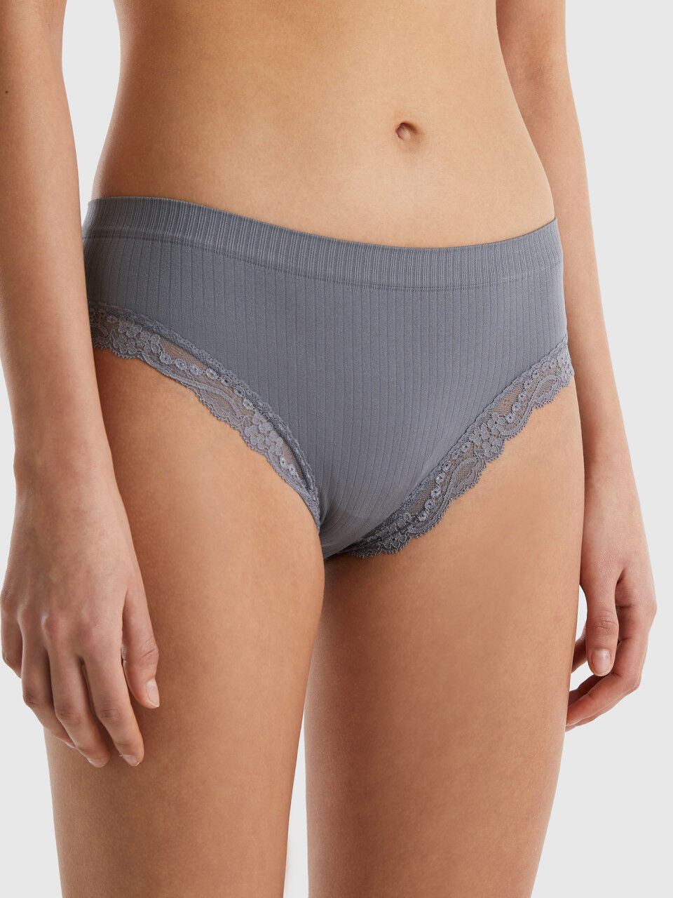 Knit underwear with lace