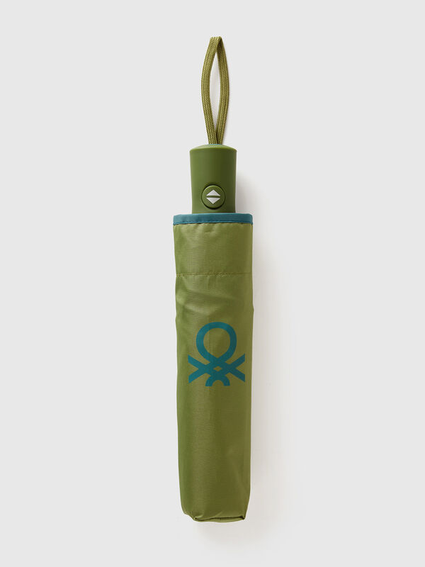 Regenschirm in Militärgrün