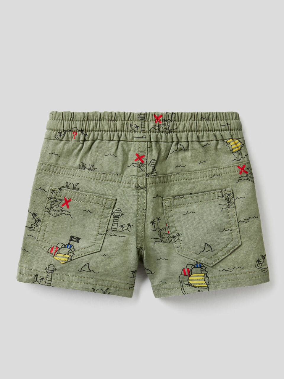 Shorts with treasure island print image number 2