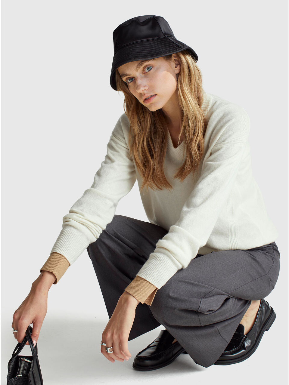 MAGLIA SCOLLO V M/L Donna image number null