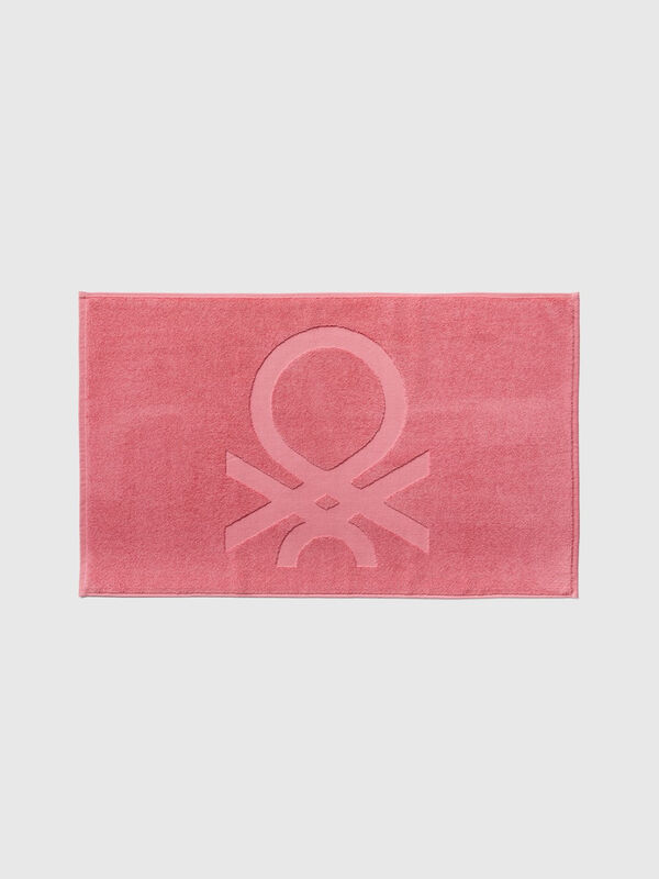 Pink bathroom rug with logo