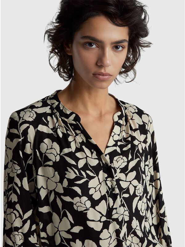 Mandarin blouse with floral print Women