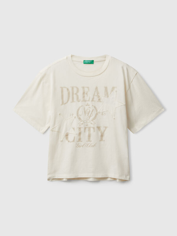 T-shirt con stampa e patch Bambina