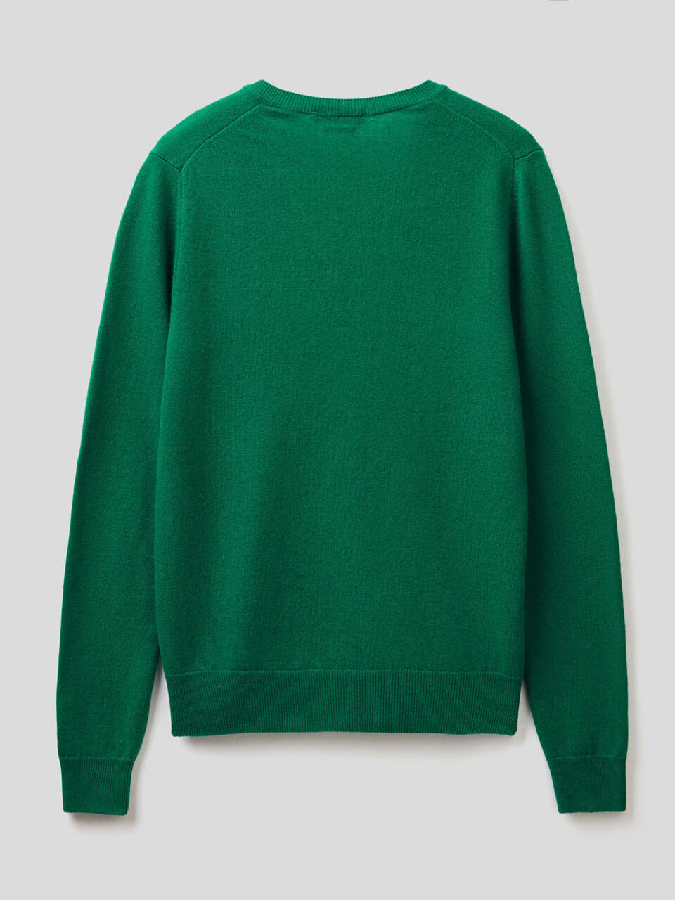 Pull avec col en V en pure laine vierge image number 2