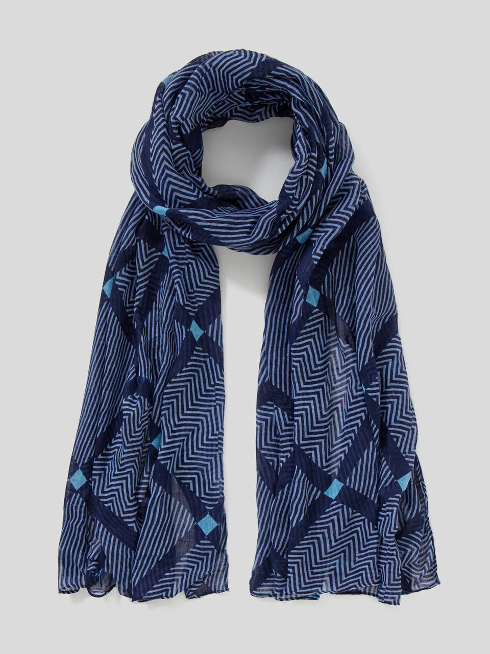 Scarf with pattern print image number 1