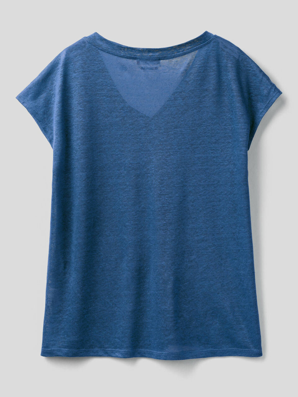 Top with V-neck in pure linen image number 2