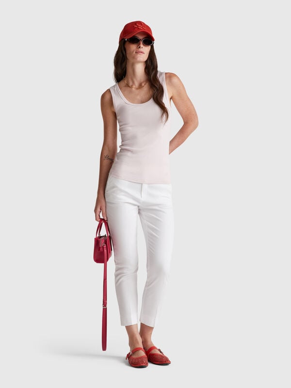 Pantalon chino court en coton extensible Femme