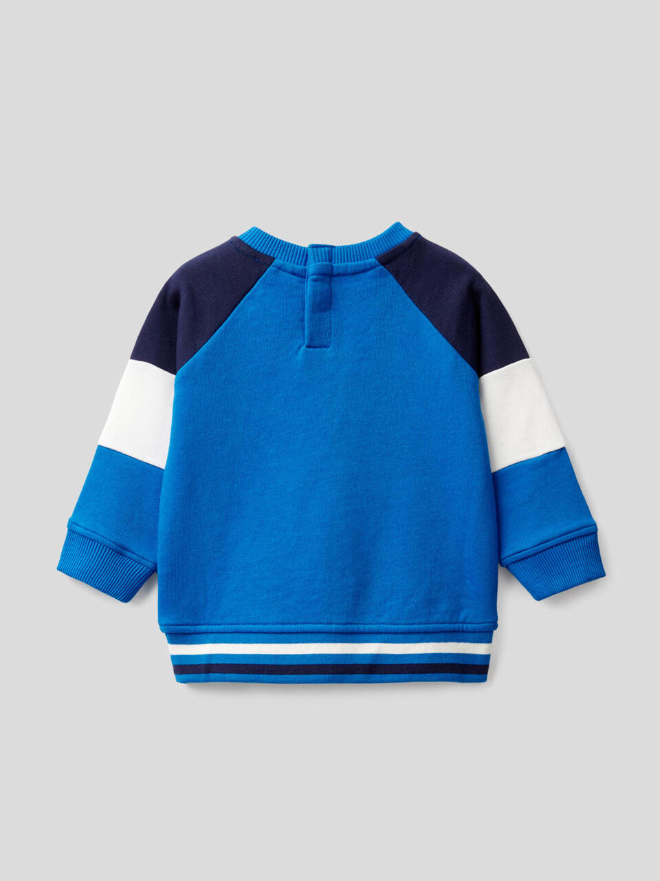 Sweatshirt with color block sleeves image number 2
