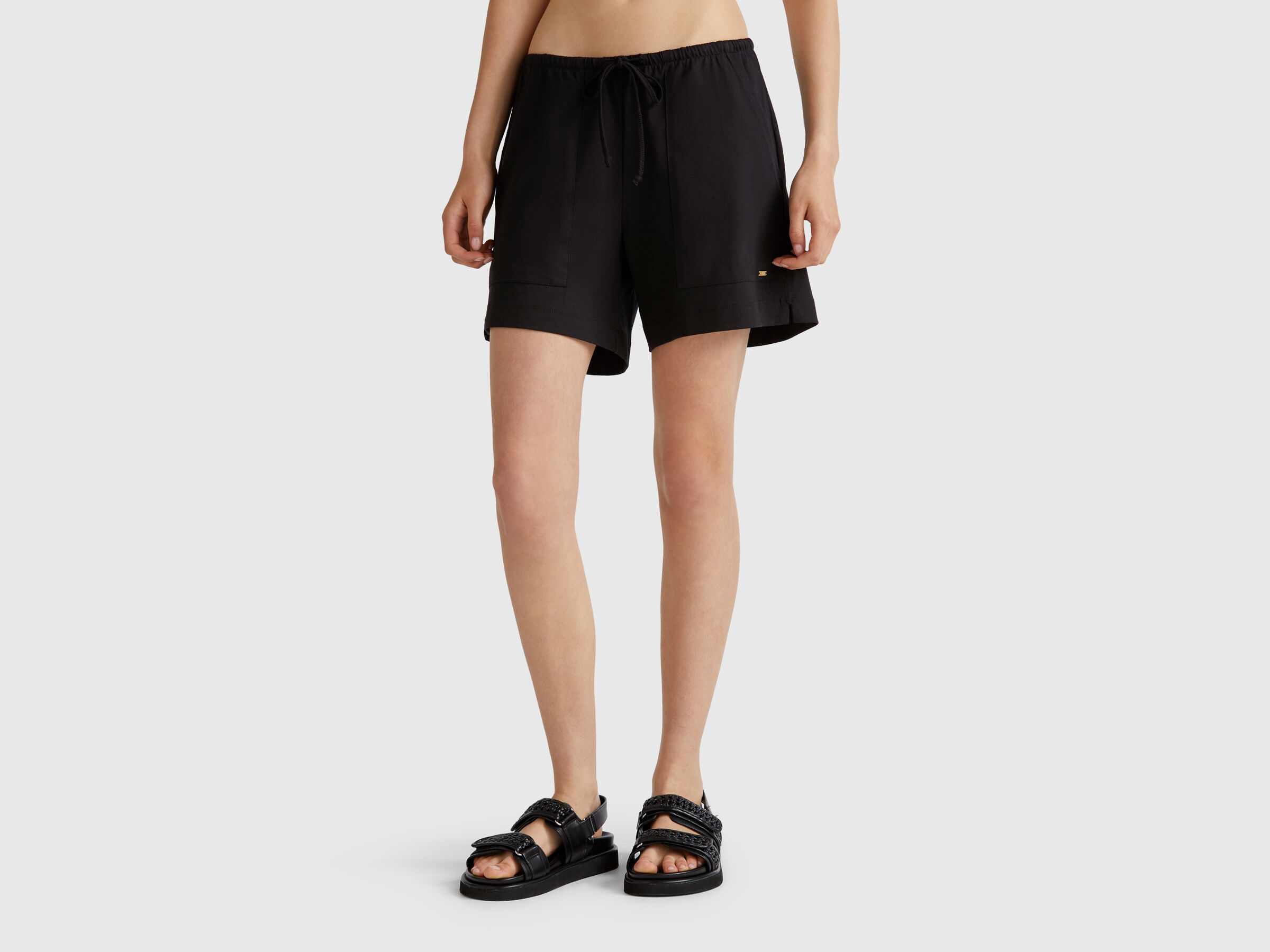 SHORTS Women image number 0