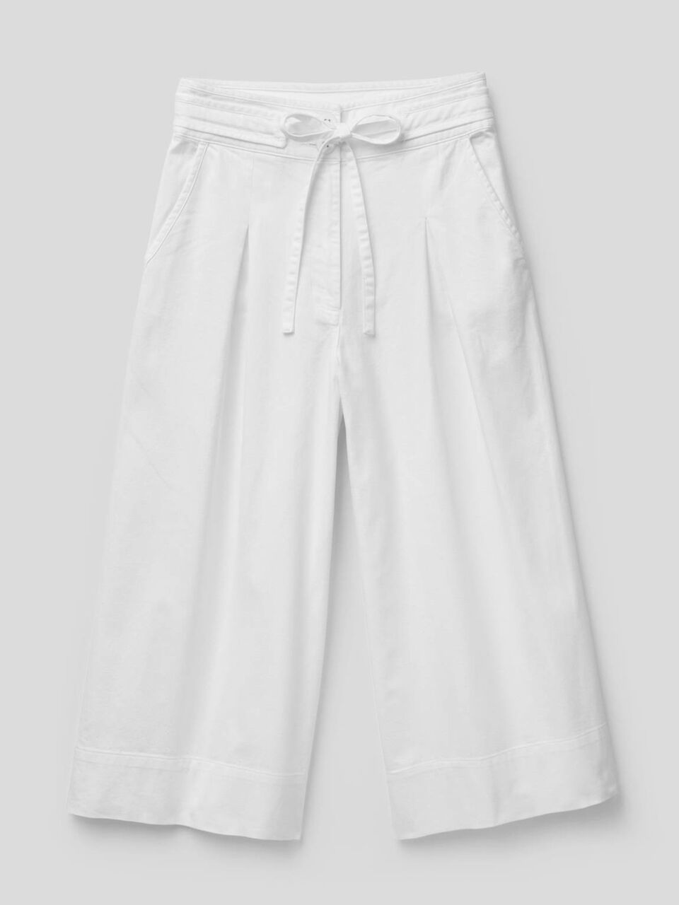 Cropped-Hose mit weitem Bein image number 1