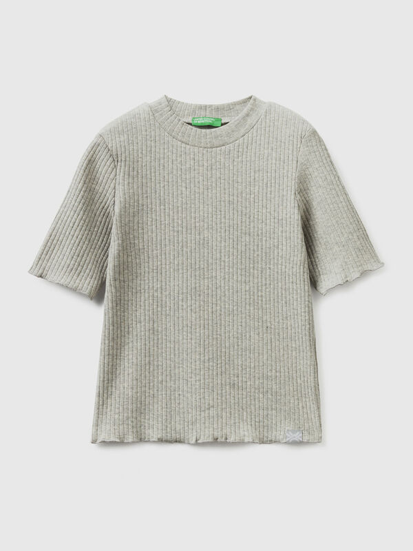 Short sleeve turtleneck t-shirt