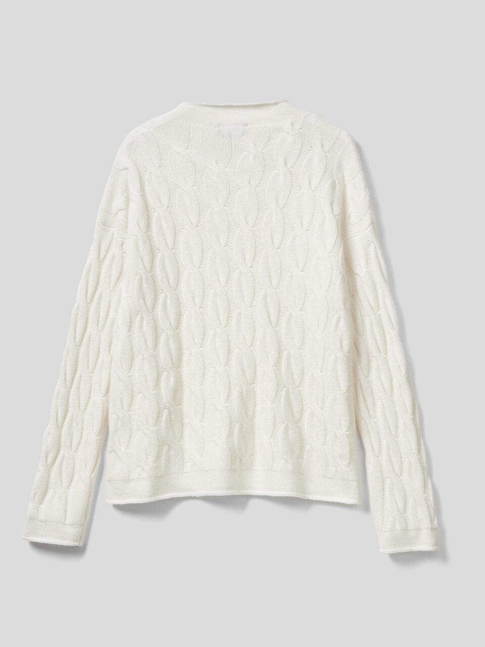 Pull avec torsades image number 2