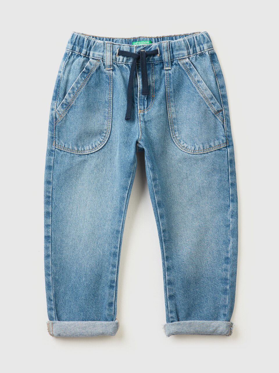 Jeans 100% cotone con maxi tasche