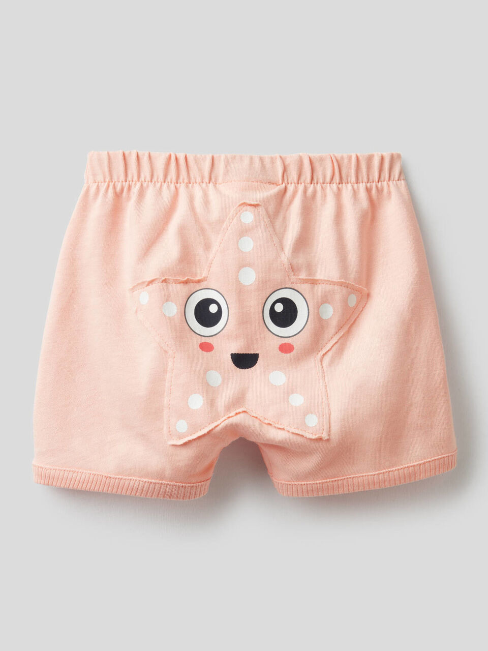 Shorts con maxi patch sul retro image number 2