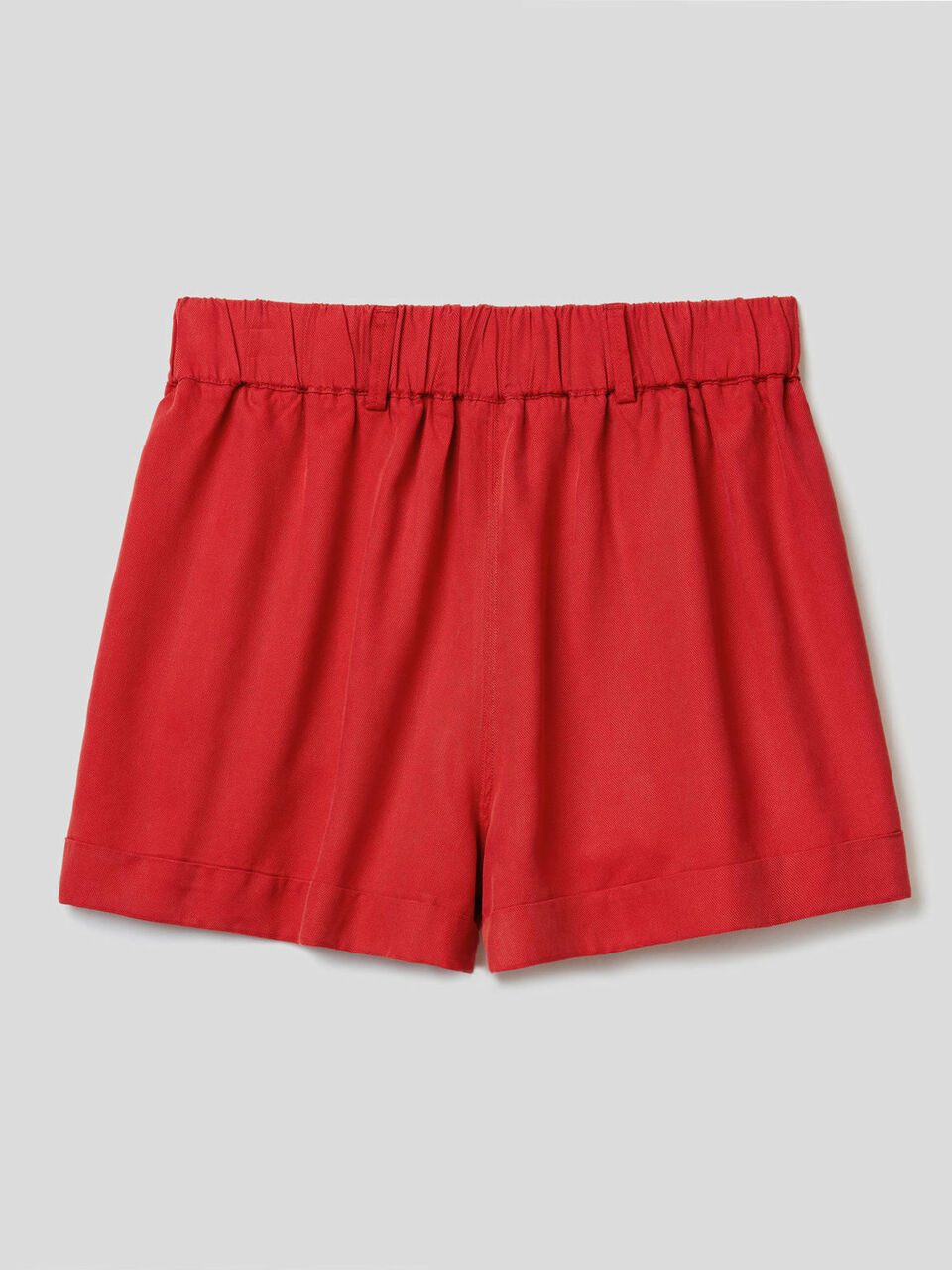 Shorts tinta unita con risvolto image number 2