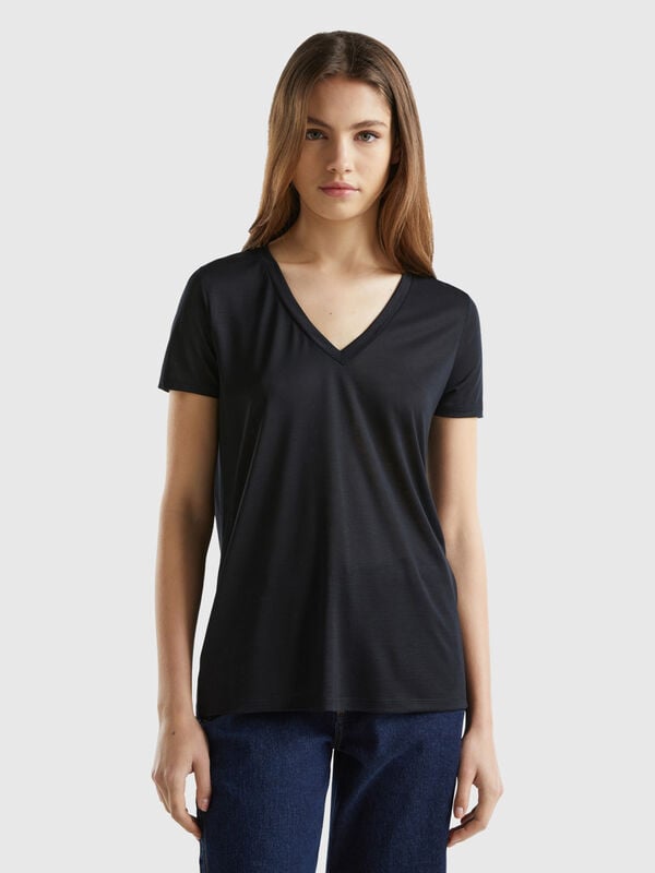 V-neck t-shirt in sustainable viscose Women