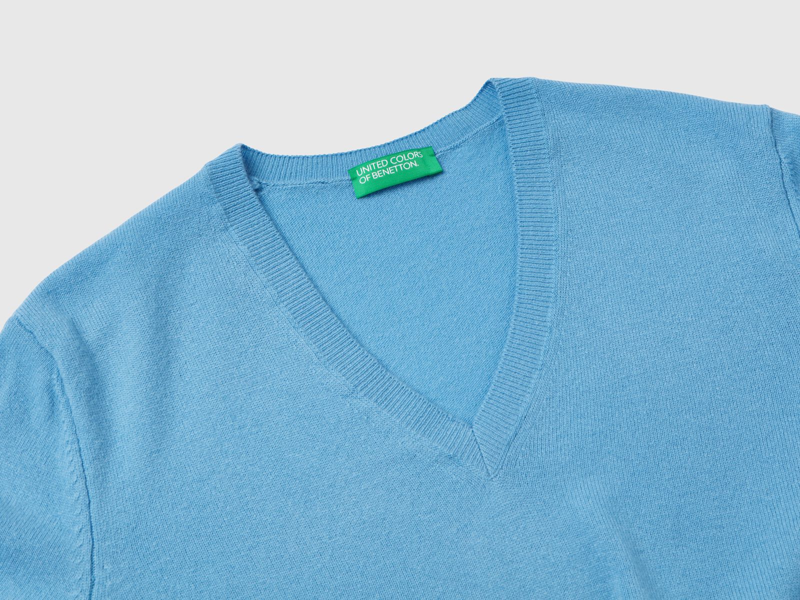 Pullover aus reiner | Schurwolle V-Ausschnitt in Benetton mit - Azurblau Hellblau