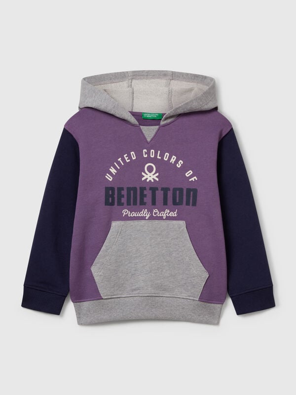 Sweatshirt mit Tasche und Kapuze Jungen