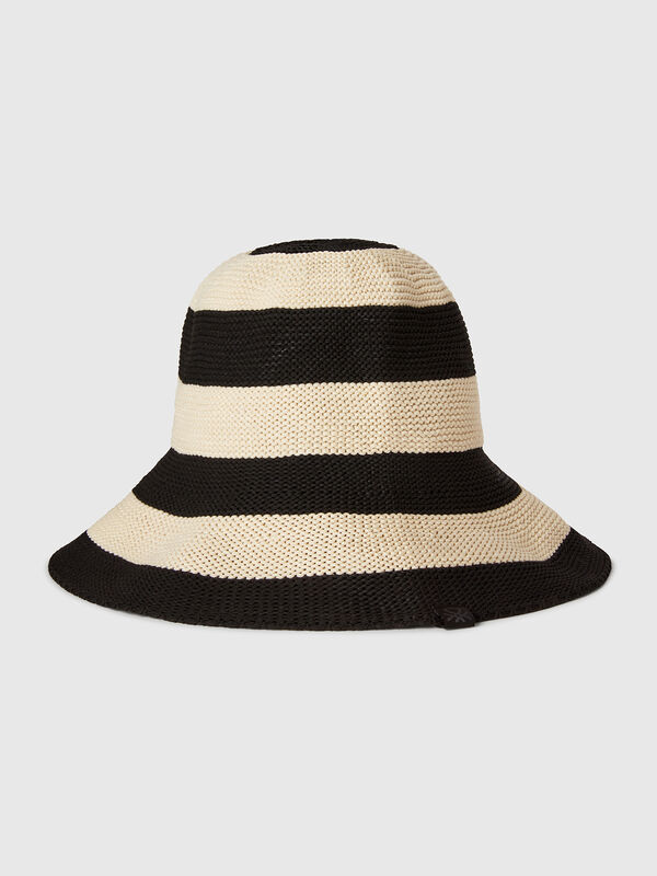 Cappello a righe bianche e nere Donna