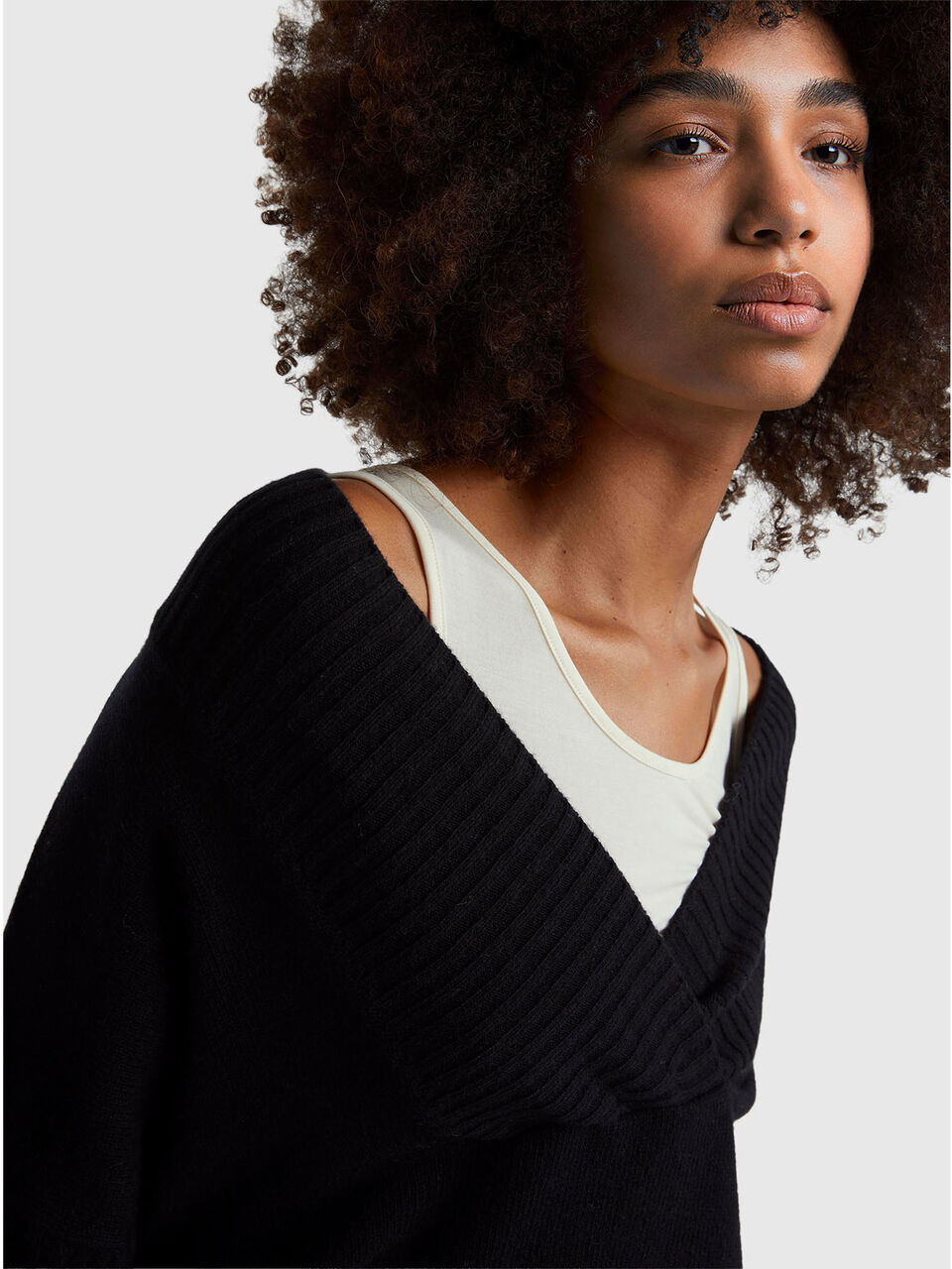 MAGLIA SCOLLO V M/L Donna image number null