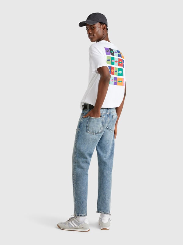 Jeans mit normaler Passform und Rissen Herren